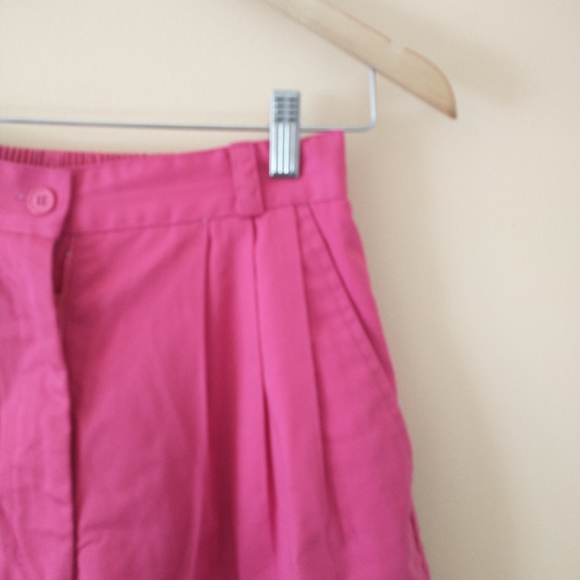Vintage high waisted pleated shorts size medium - Picture 4 of 7